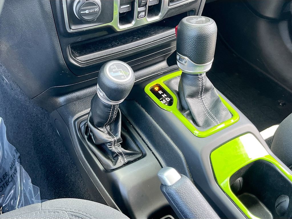 Used 2022 Jeep Wrangler Unlimited Sahara w/ Cold Weather Group AWD/4WD image 17