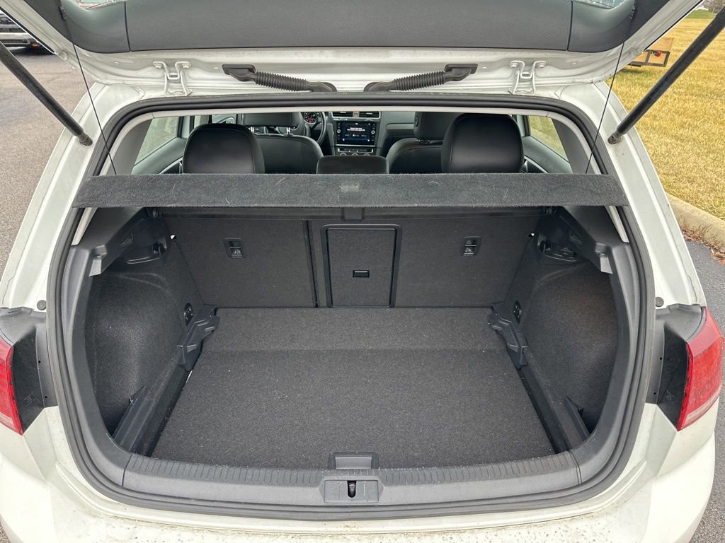 Used 2018 Volkswagen Golf SE image 12