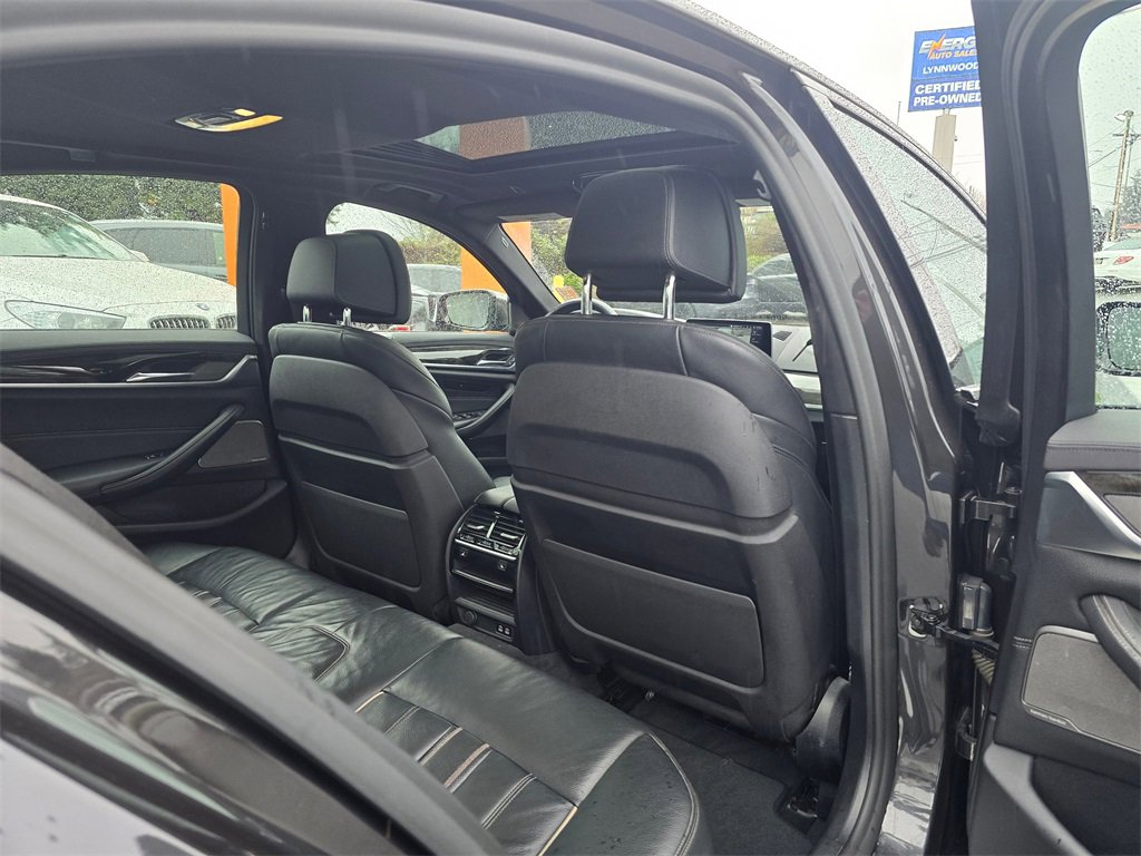 Used 2020 BMW M550i xDrive image 15