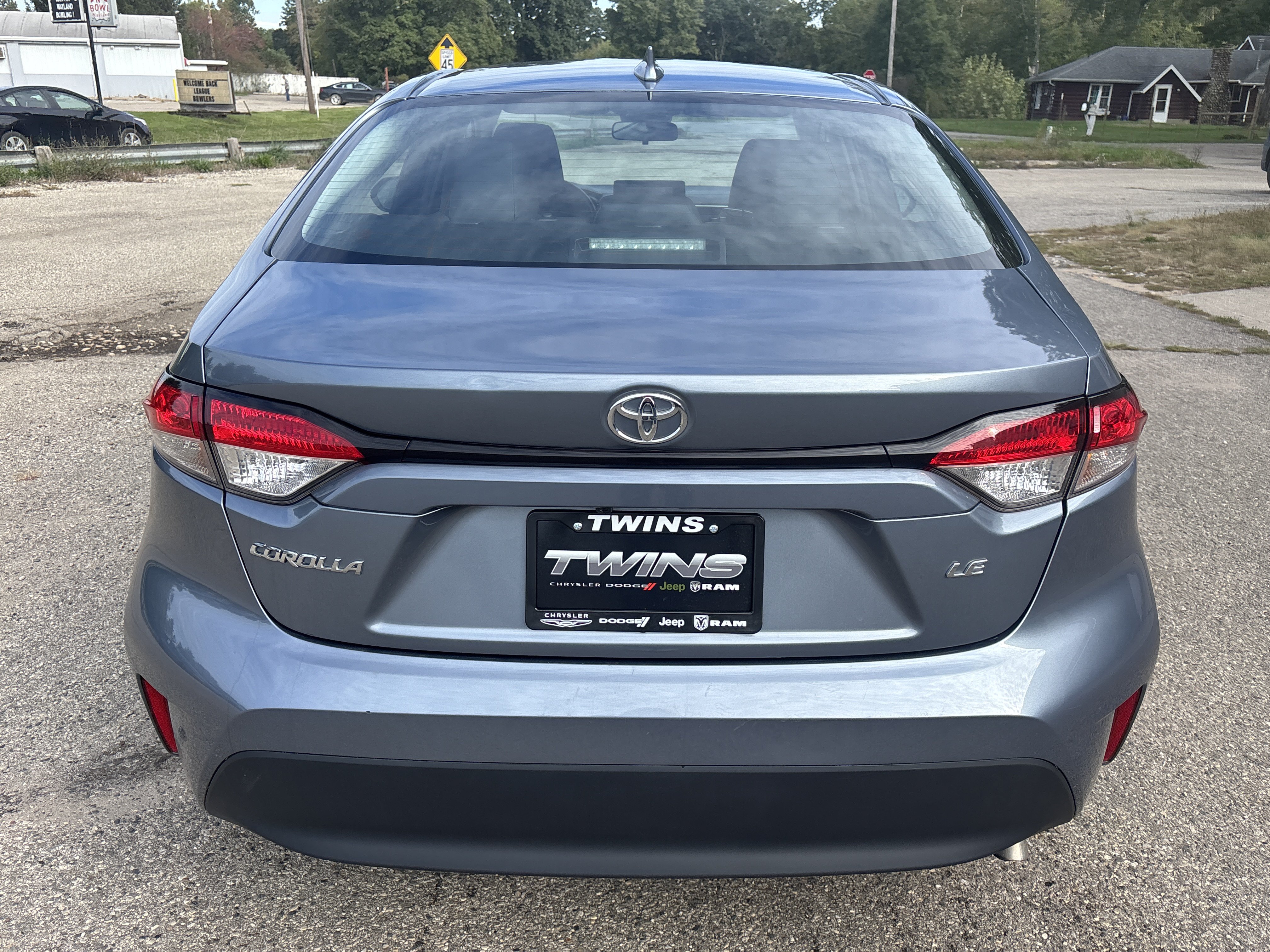 Used 2025 Toyota Corolla LE FWD image 4