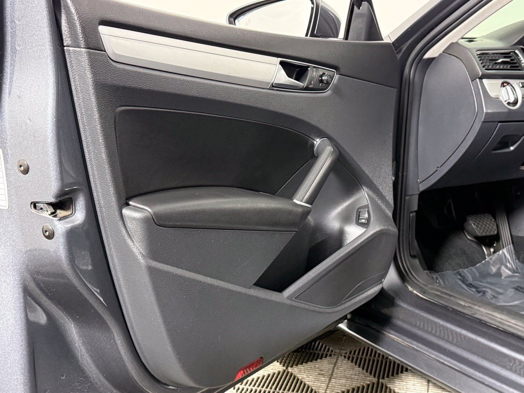Used 2019 Volkswagen Passat 2.0T Wolfsburg FWD image 31