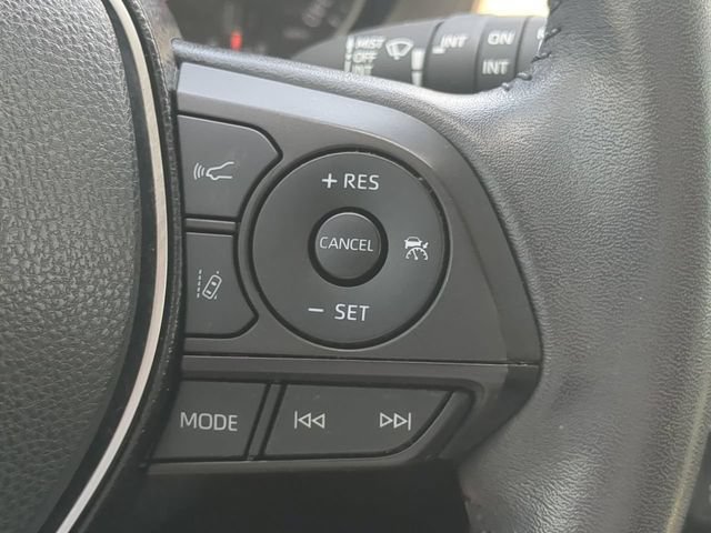 Used 2020 Toyota RAV4 XLE Premium FWD image 29