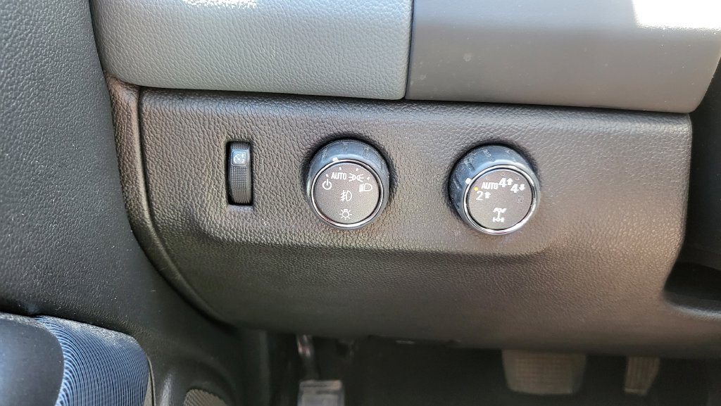 Used 2022 Chevrolet Colorado Z71 AWD/4WD image 32