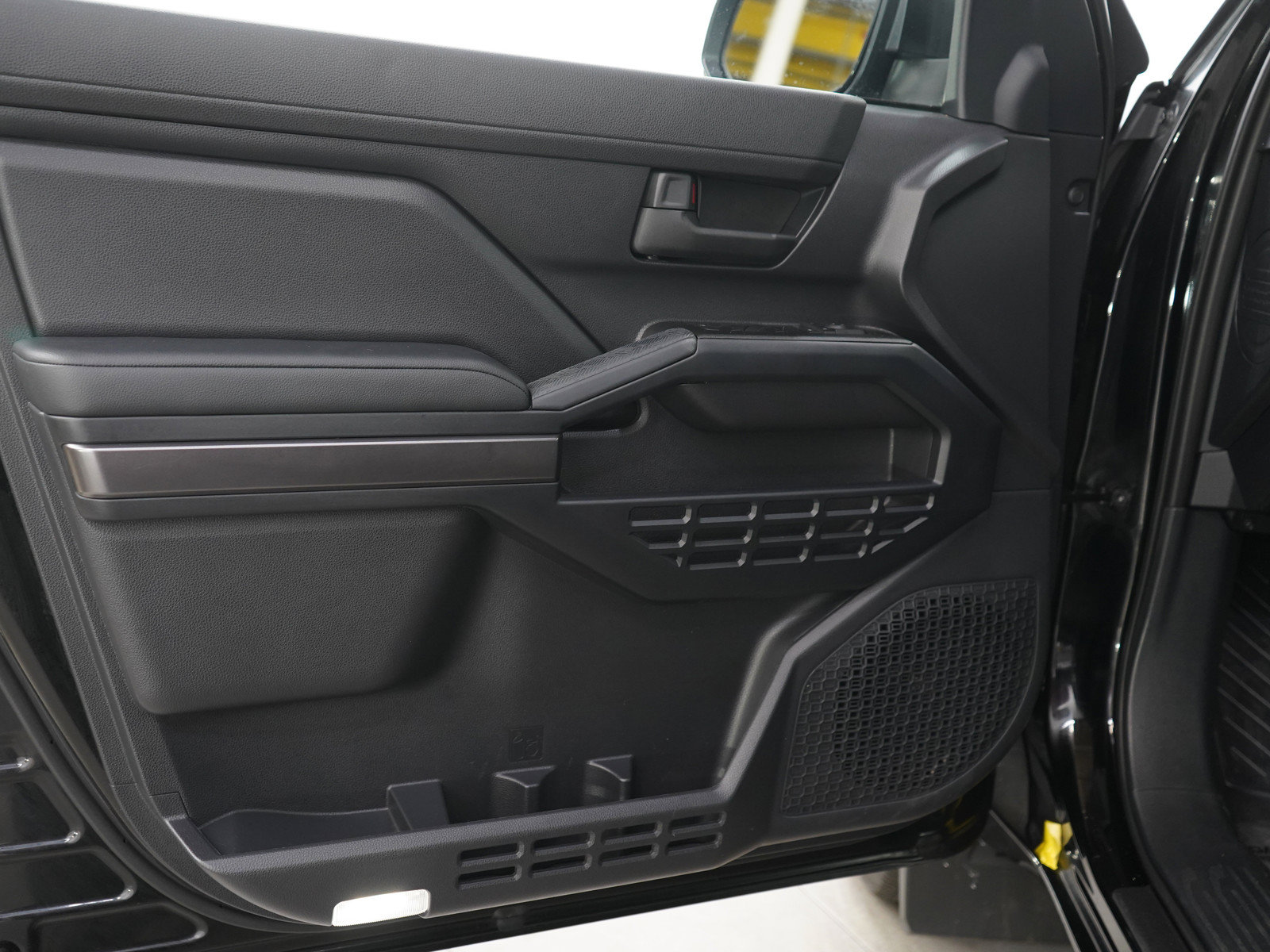 Used 2025 Toyota 4Runner SR5 AWD/4WD image 19