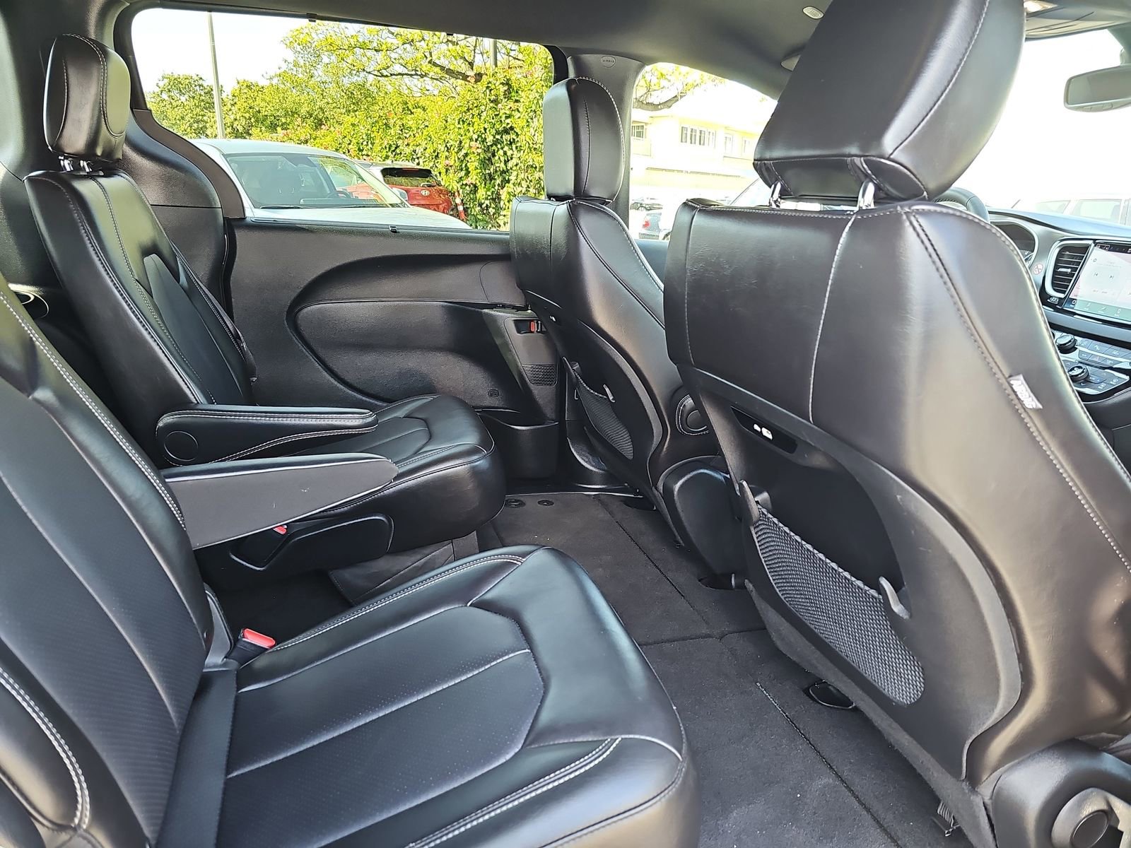 Used 2025 Chrysler Pacifica Select FWD image 11