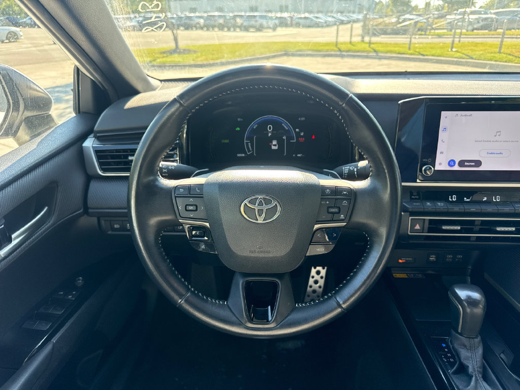 Used 2025 Toyota Camry SE FWD image 19