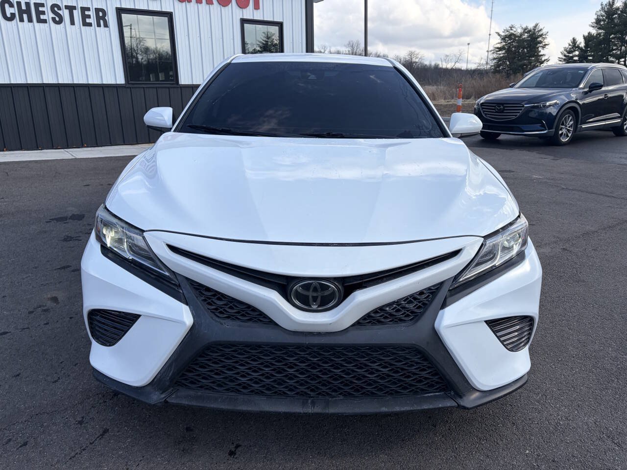Used 2020 Toyota Camry SE FWD image 3