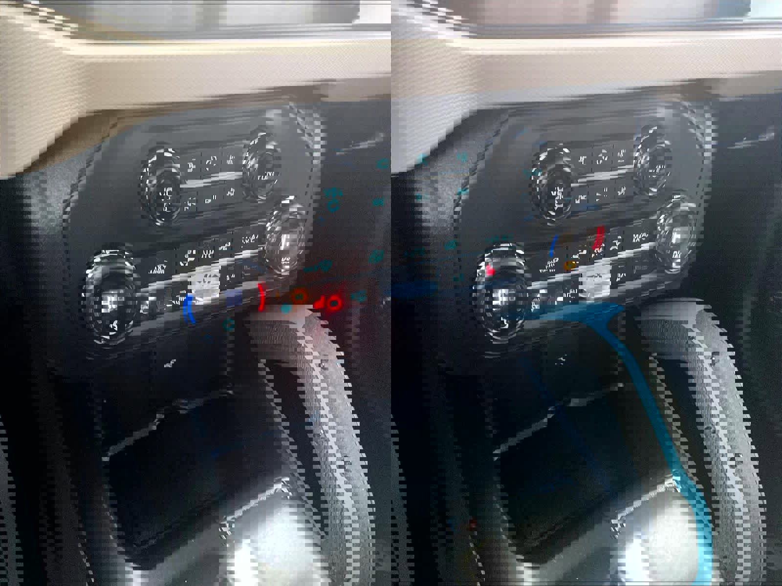 Used 2023 Ford Bronco Wildtrak image 25