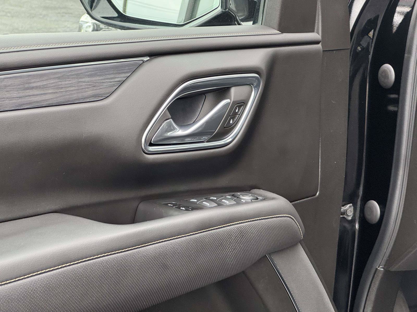 Used 2023 GMC Yukon SLT w/ SLT Premium Package AWD/4WD image 19