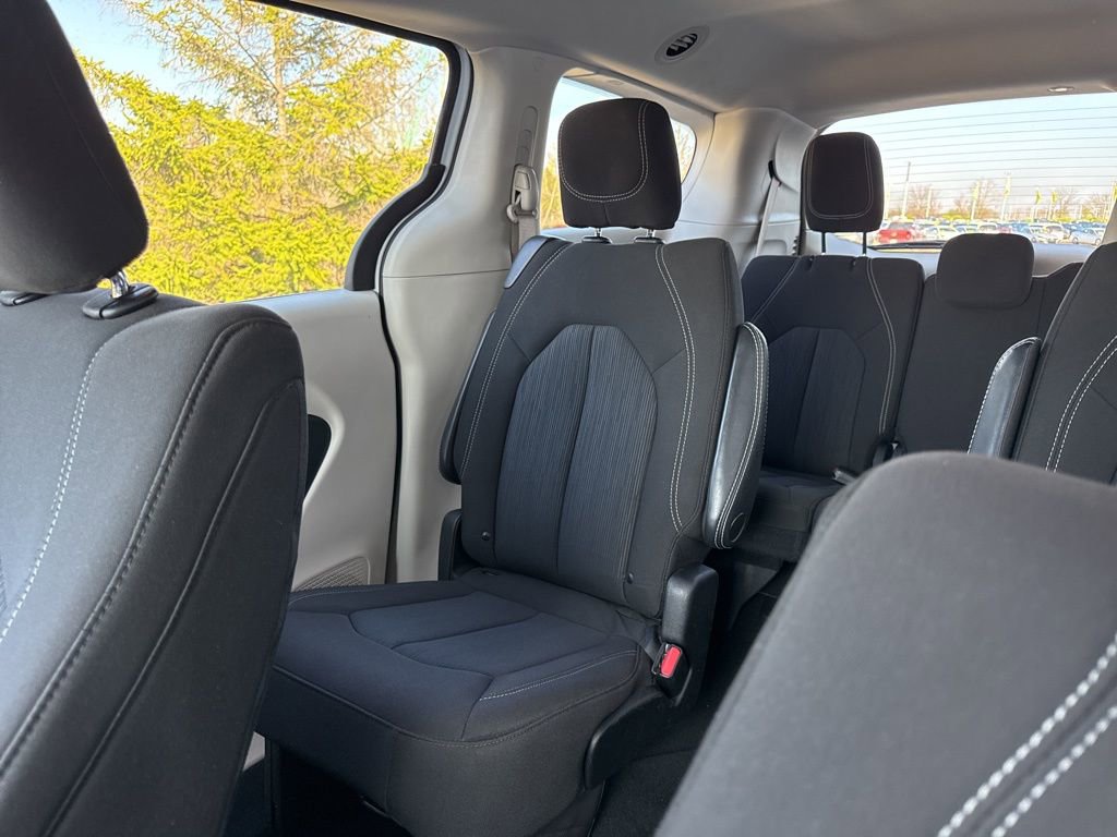 Used 2023 Chrysler Voyager LX image 27