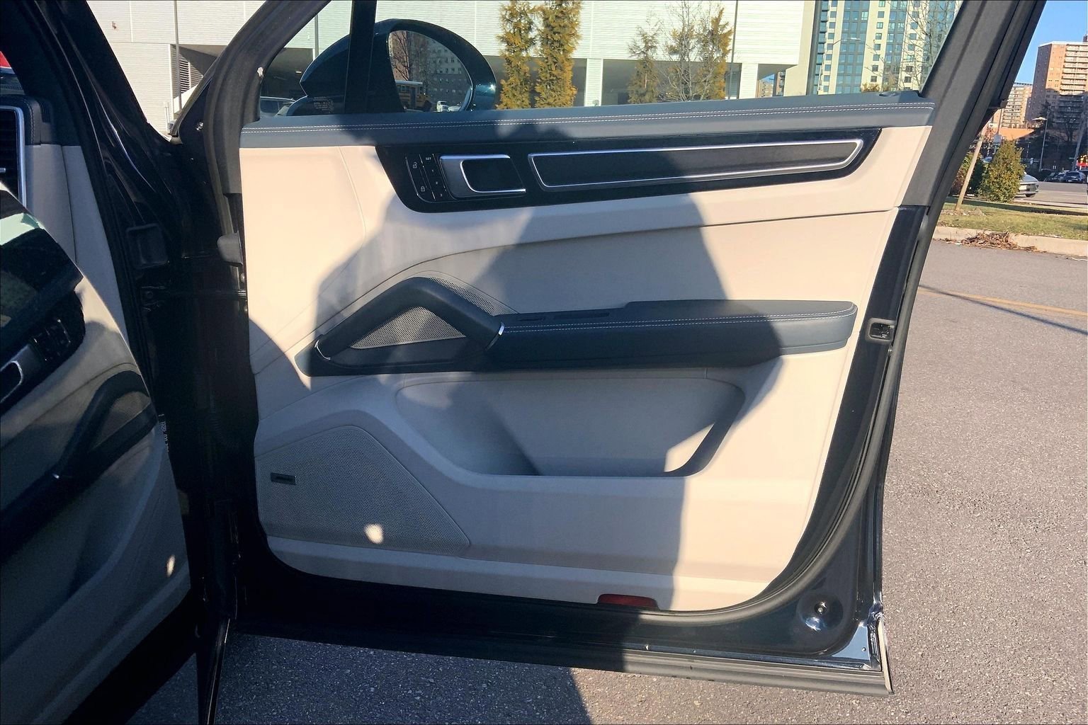 Used 2021 Porsche Cayenne GTS image 22