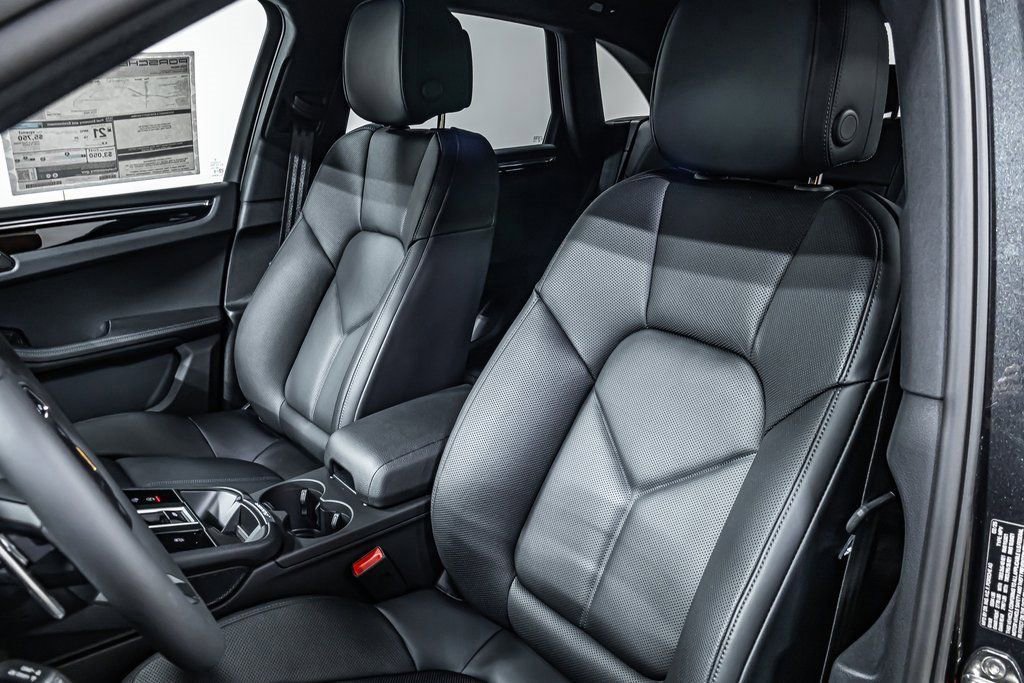 Certified 2025 Porsche Macan image 5