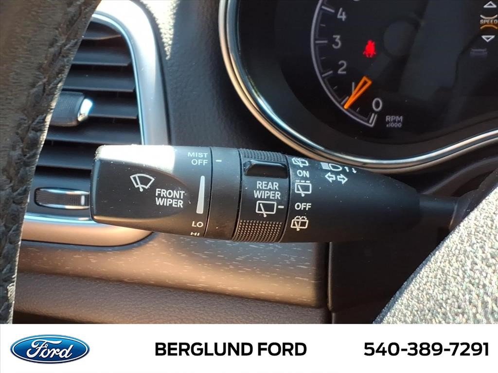 Used 2018 Jeep Grand Cherokee Altitude AWD/4WD image 35