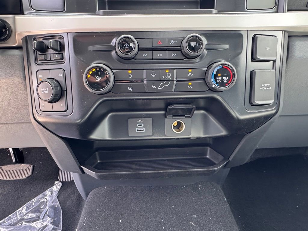 New 2025 Ford F350 XLT image 24