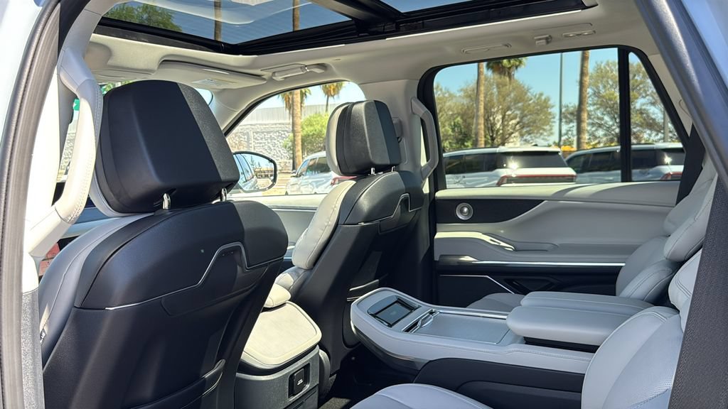 New 2026 Lincoln Navigator Reserve w/ Jet Appearance Package AWD/4WD image 20