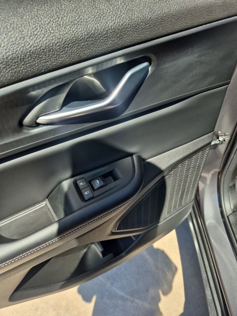 Used 2025 Jeep Grand Cherokee Altitude image 16