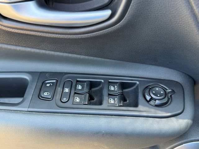 Certified 2022 Jeep Renegade Latitude w/ Convenience Group AWD/4WD image 9
