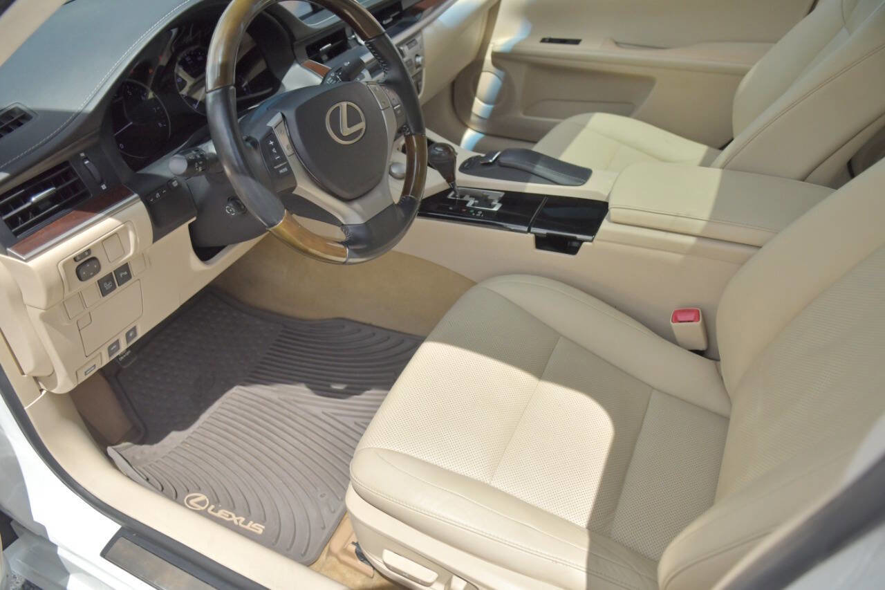 Used 2013 Lexus ES 350 w/ Luxury Pkg FWD image 17