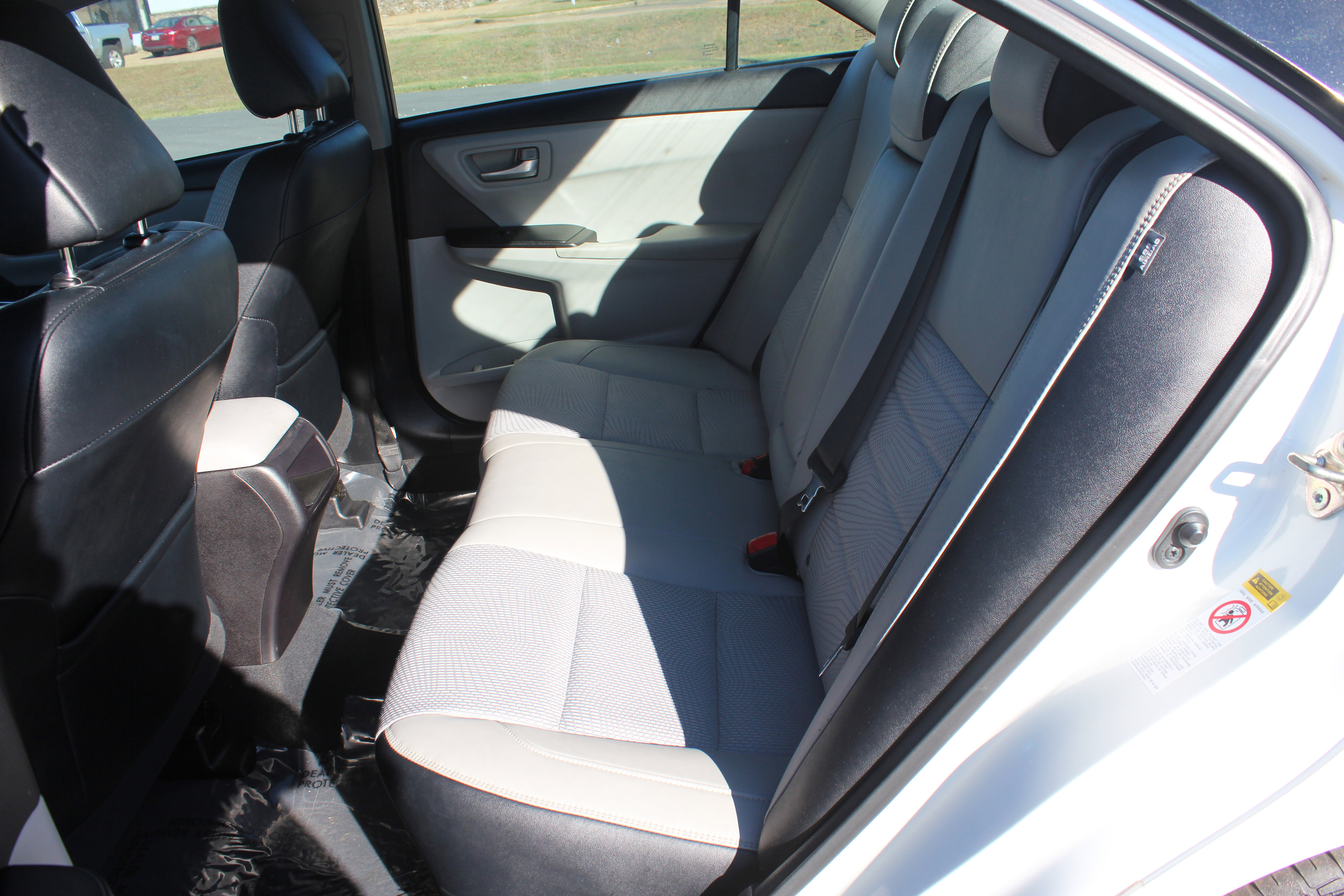 Used 2017 Toyota Camry SE w/ Moonroof Package image 40