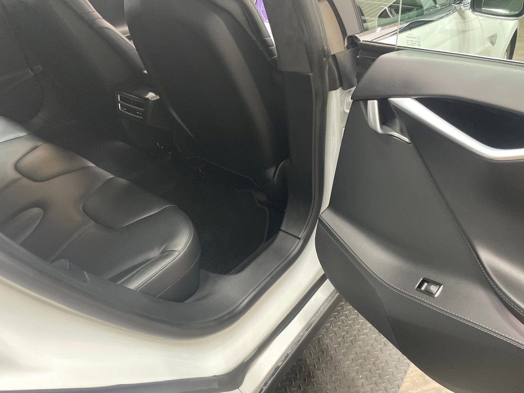 Used 2015 Tesla Model S 70 image 30