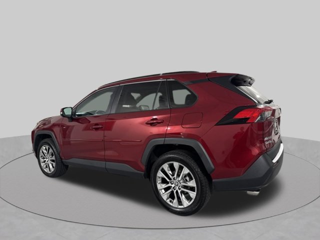 Used 2021 Toyota RAV4 XLE Premium FWD image 5