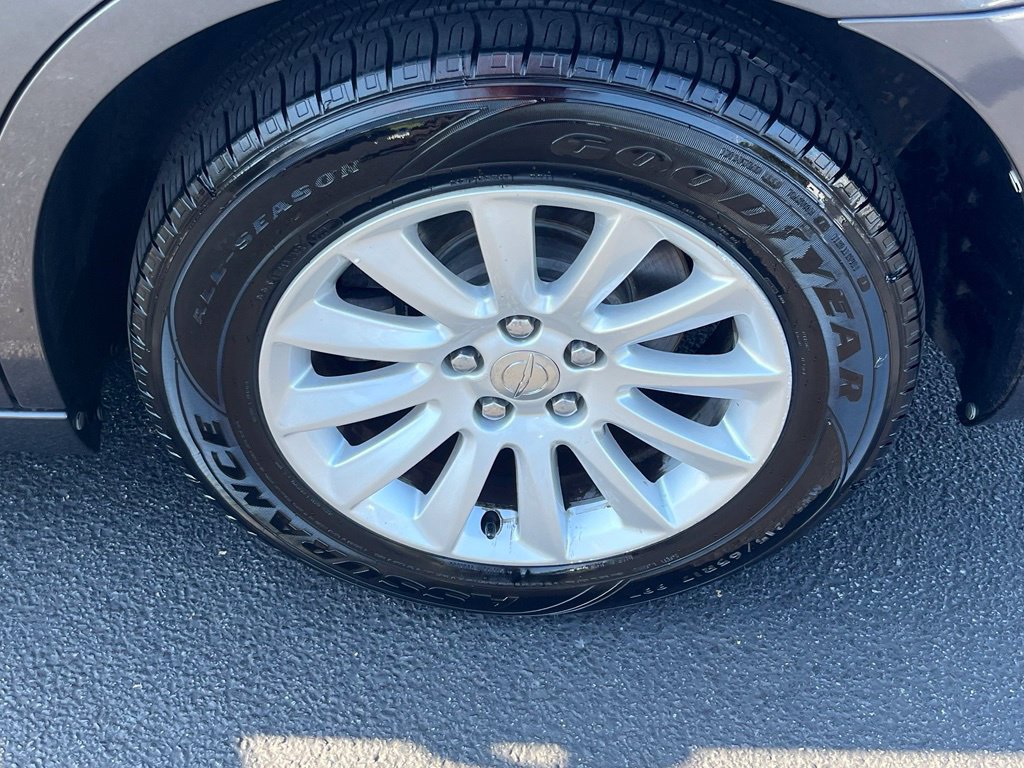 Used 2013 Chrysler 300 RWD image 7
