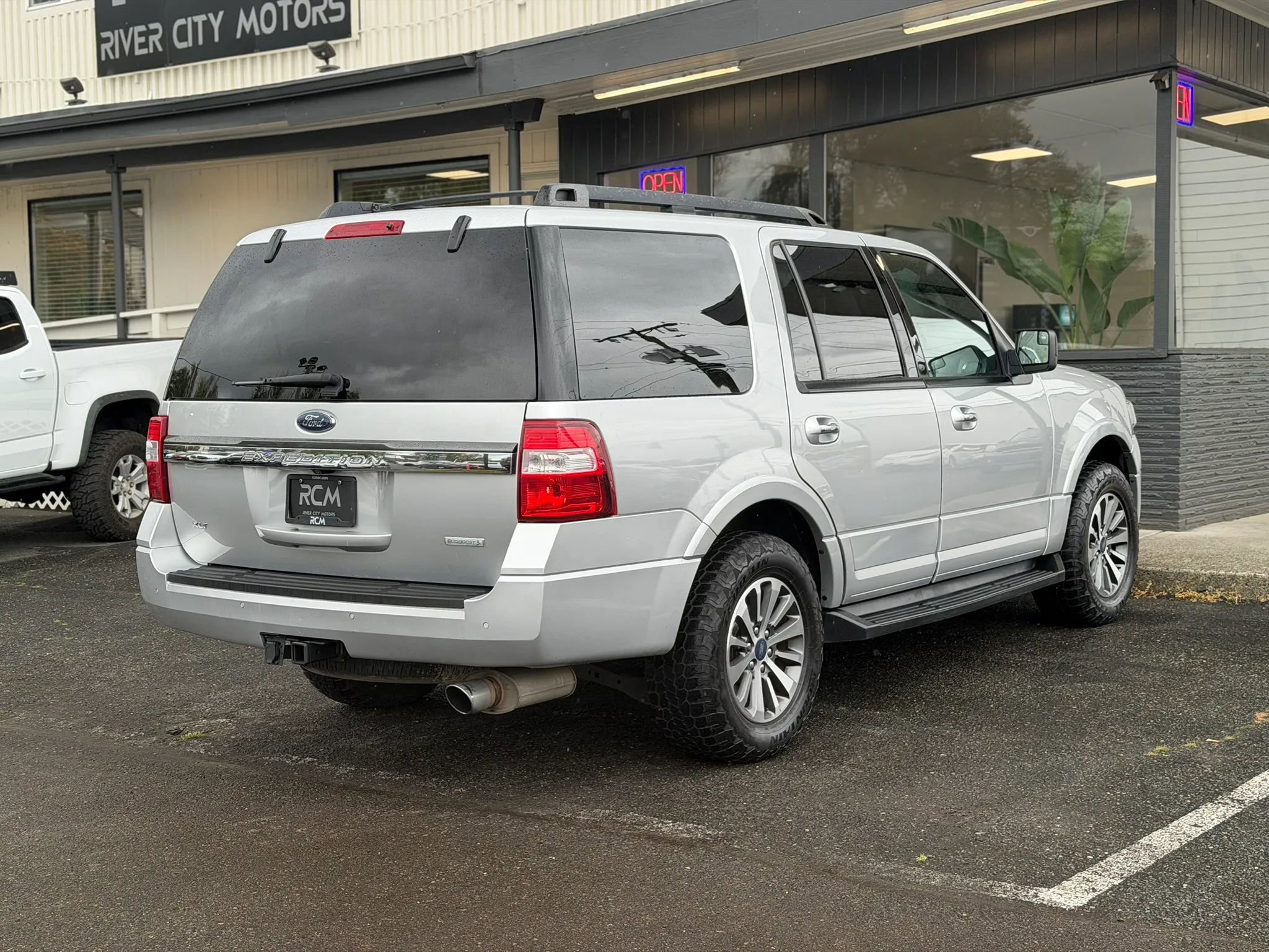 Used 2017 Ford Expedition XLT image 5