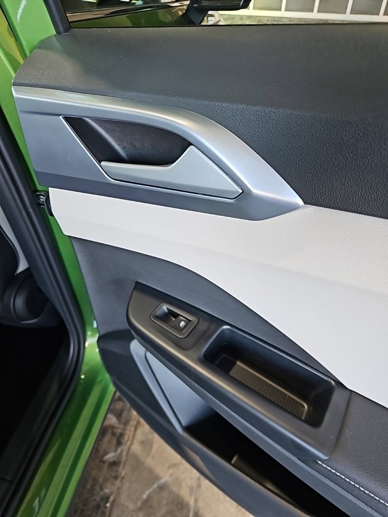 New 2026 Volkswagen Taos SE image 16