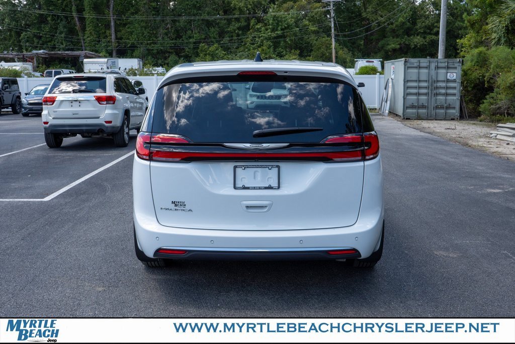 New 2025 Chrysler Pacifica Select w/ Uconnect Theater Family Group image 5