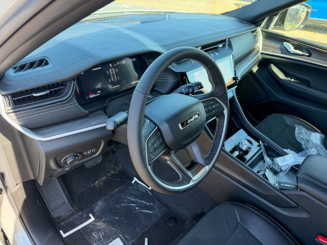 New 2026 Jeep Grand Cherokee Altitude AWD/4WD image 11