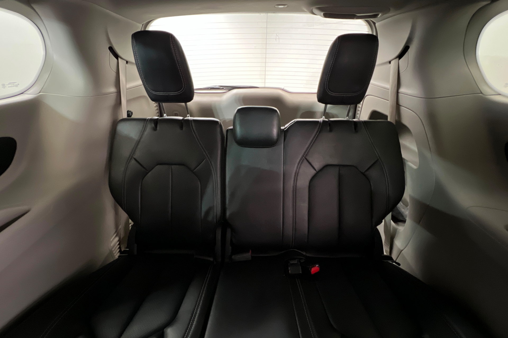 Used 2024 Chrysler Pacifica Touring-L FWD image 22