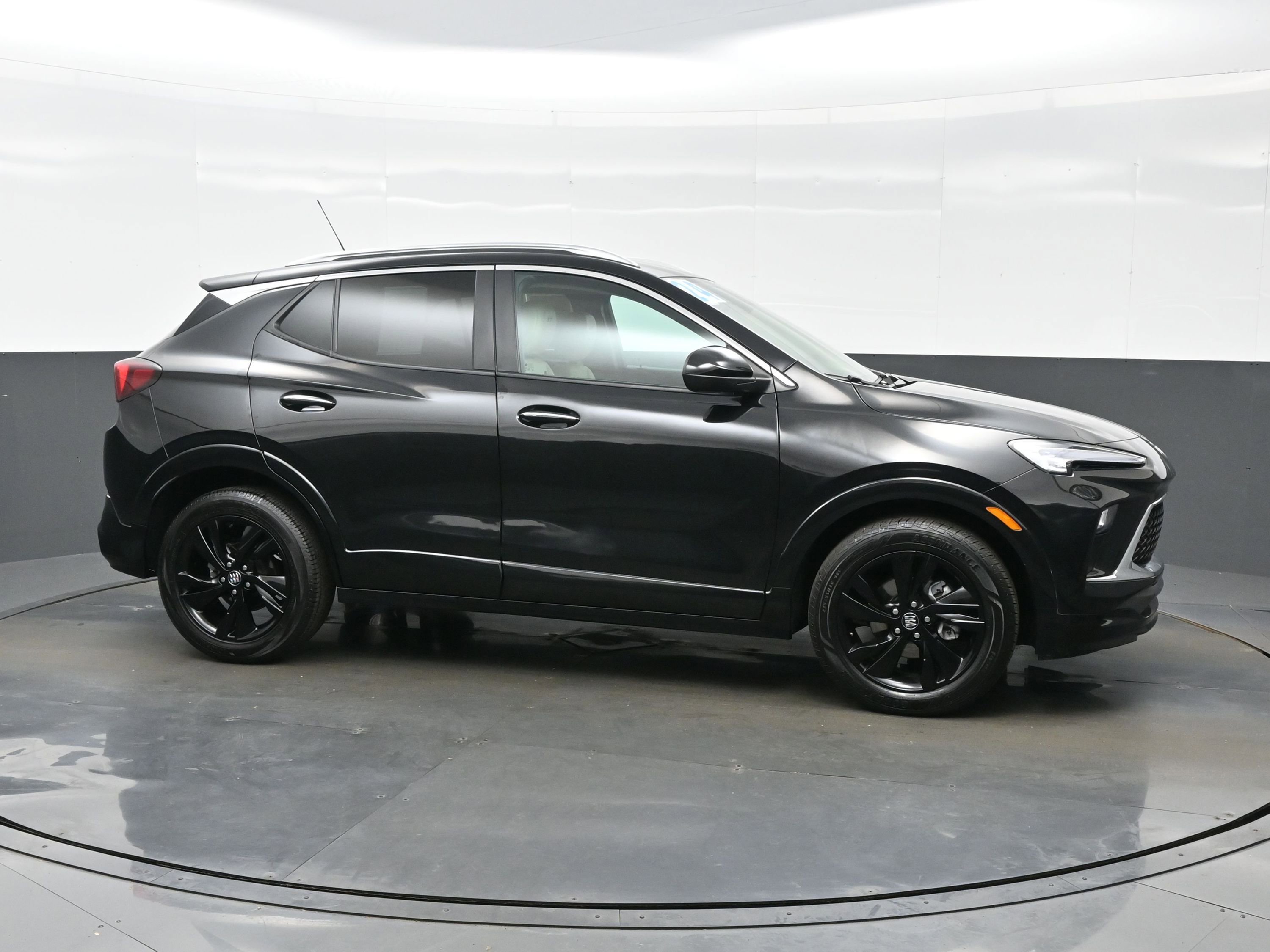 Used 2024 Buick Encore GX Sport Touring FWD image 7
