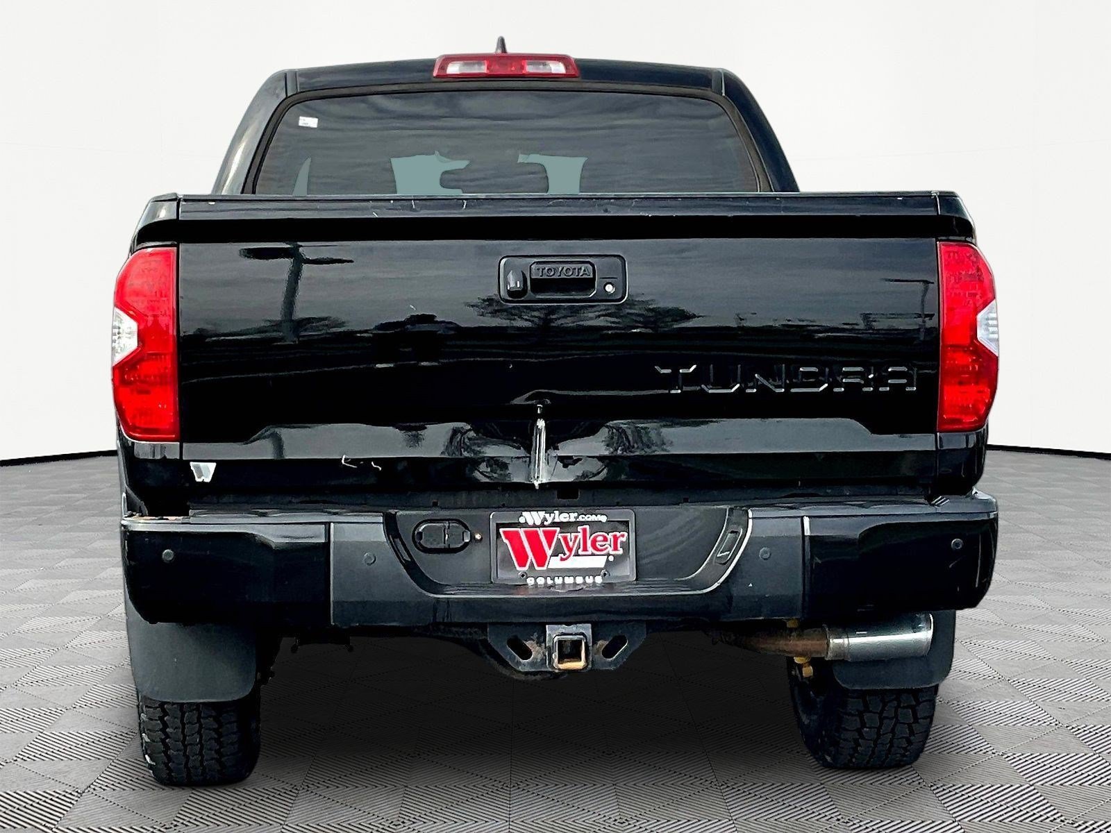 Used 2021 Toyota Tundra Limited w/ Limited Premium Package AWD/4WD image 5