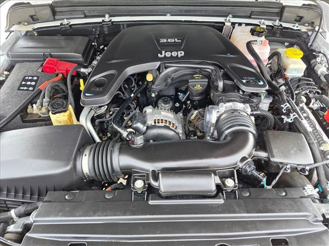 Used 2018 Jeep Wrangler Unlimited Sahara AWD/4WD image 21