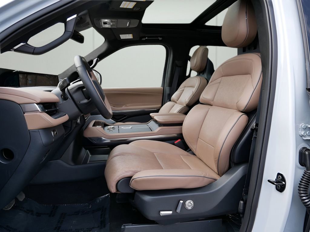 Used 2025 Lincoln Navigator Black Label image 10