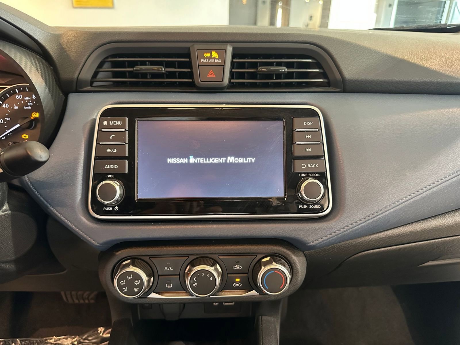 Used 2025 Nissan Versa SV image 17