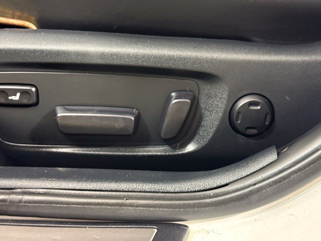 Used 2016 Toyota Avalon Limited w/ Toyota Safety Sense Package FWD image 16