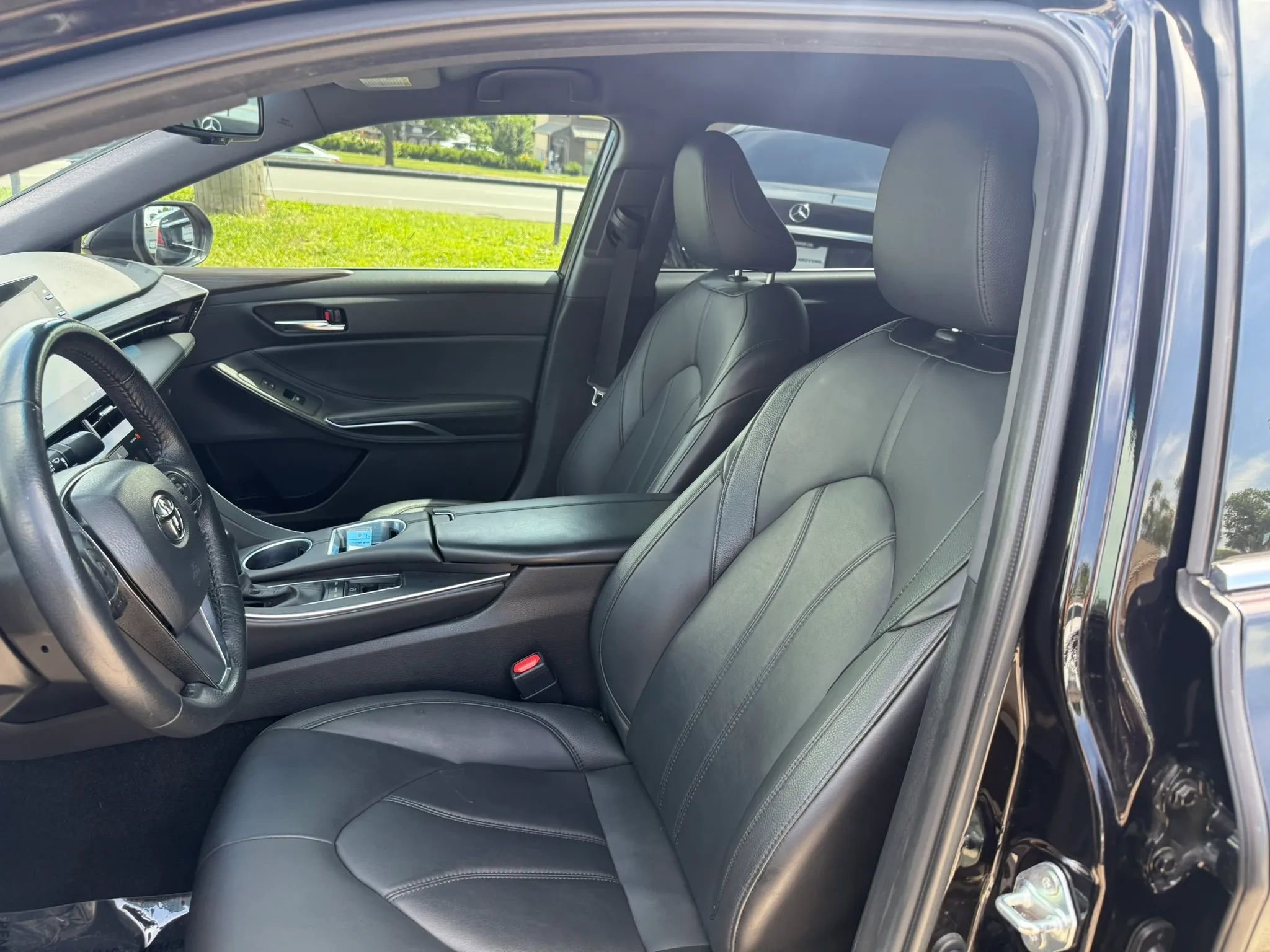 Used 2022 Toyota Avalon XLE FWD image 14
