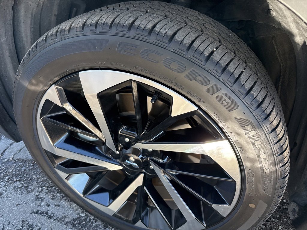 Used 2025 Mitsubishi Outlander SE image 9