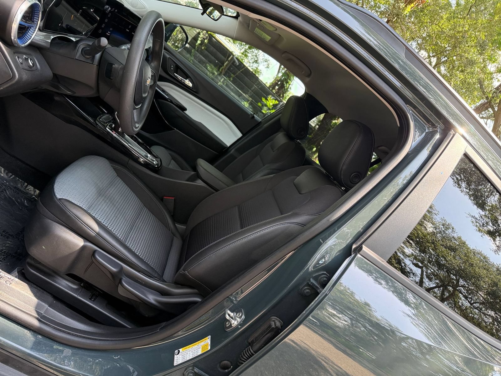Used 2025 Chevrolet Trax LT FWD image 23