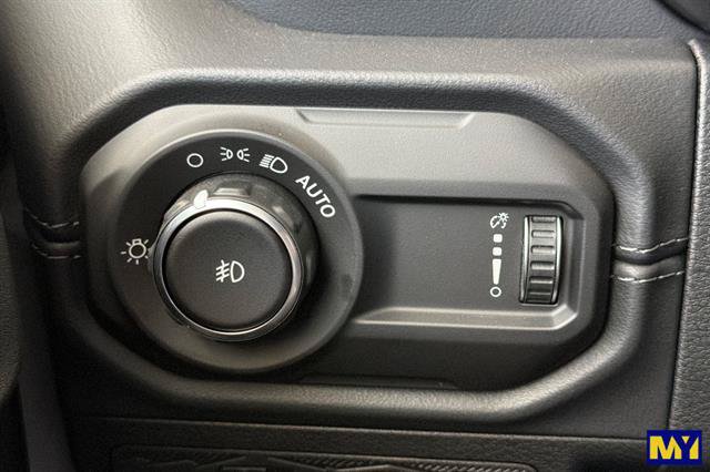 Used 2026 Jeep Wrangler Unlimited Sahara AWD/4WD image 33