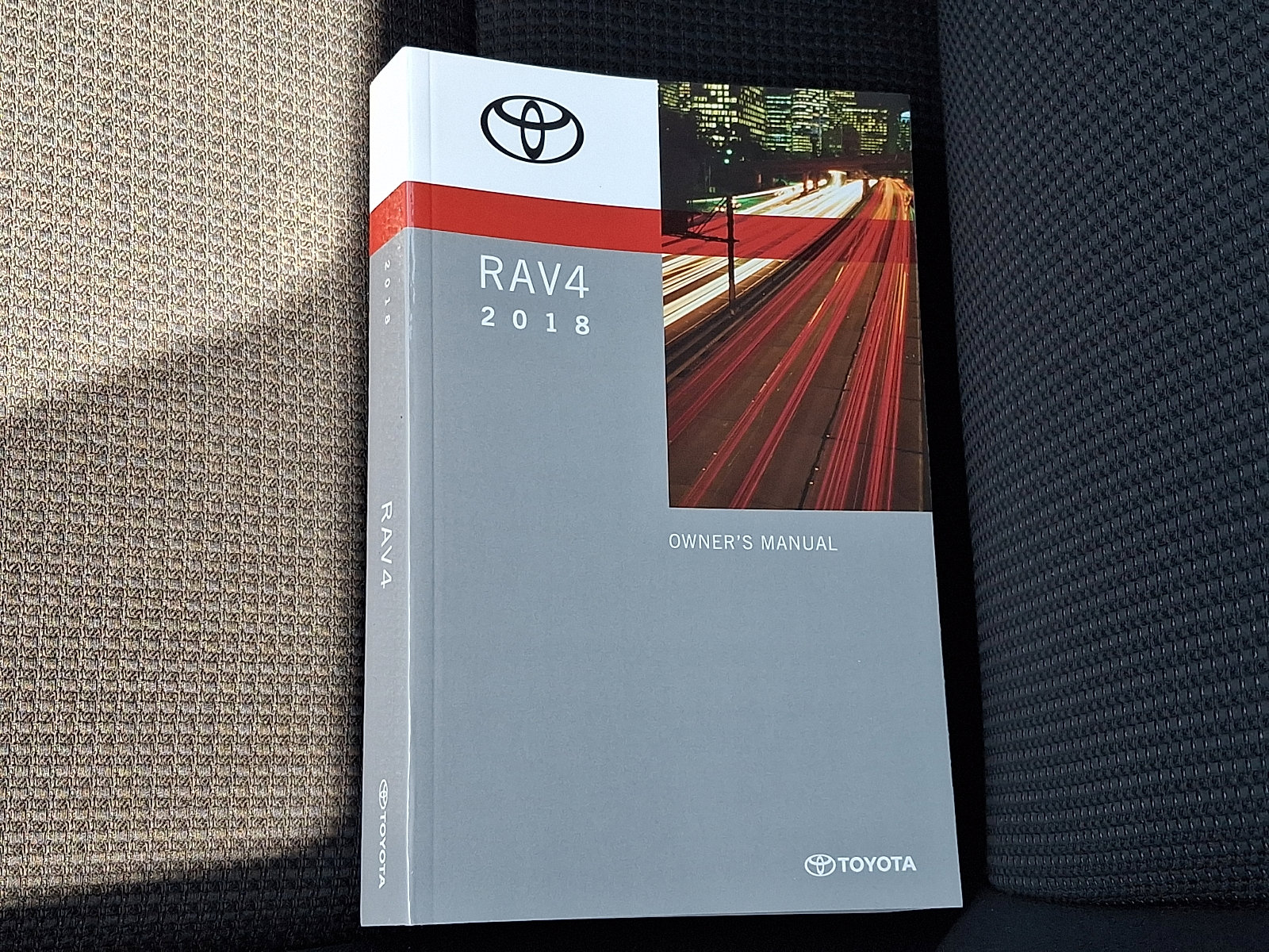 Used 2018 Toyota RAV4 XLE AWD/4WD image 27