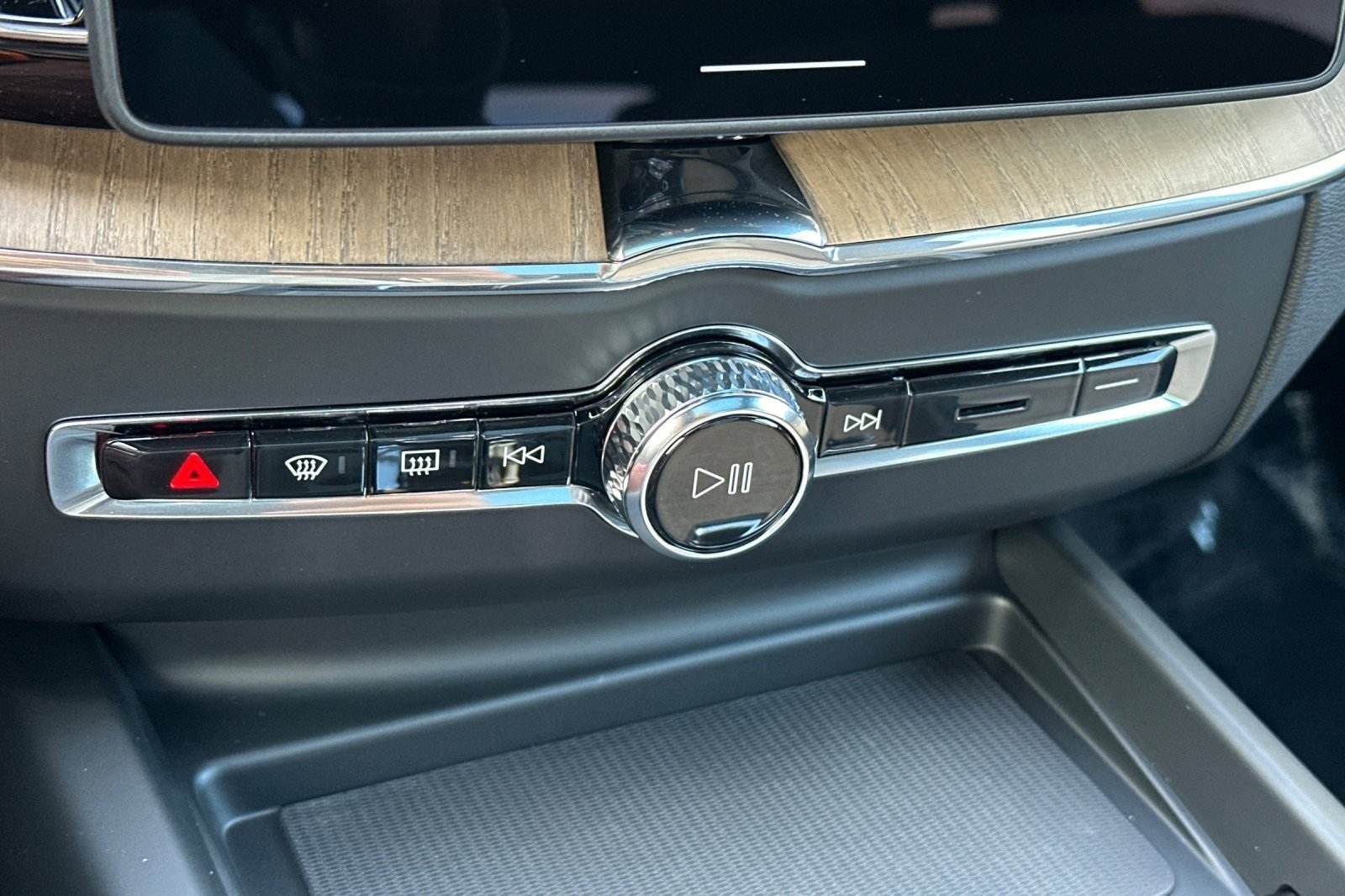 New 2026 Volvo XC60 B5 Plus w/ Protection Package Premier image 23