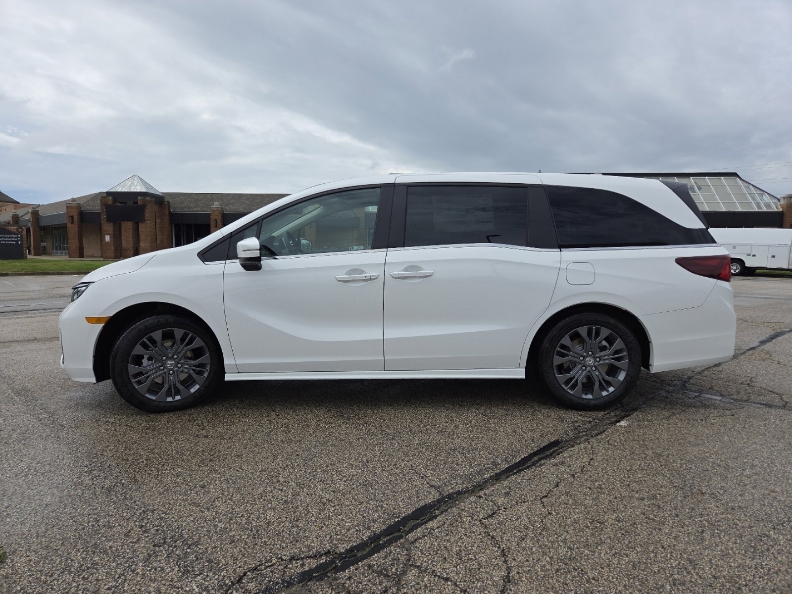 New 2026 Honda Odyssey Touring image 21