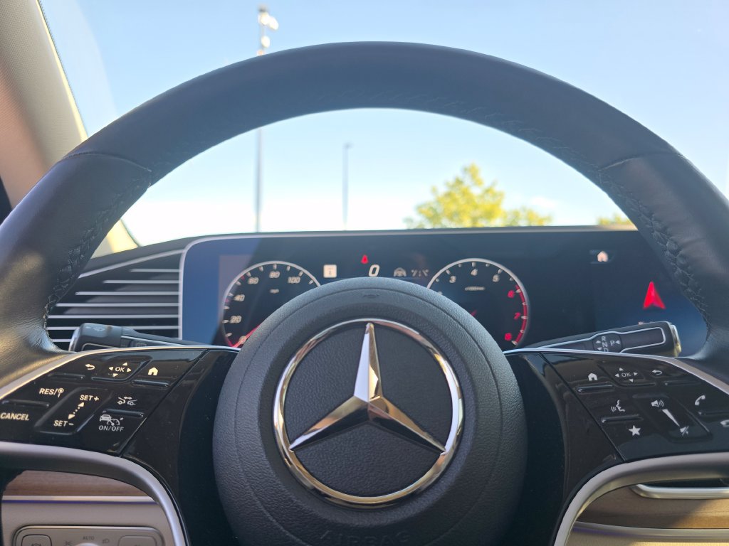 Used 2024 Mercedes-Benz GLS 450 4MATIC image 27