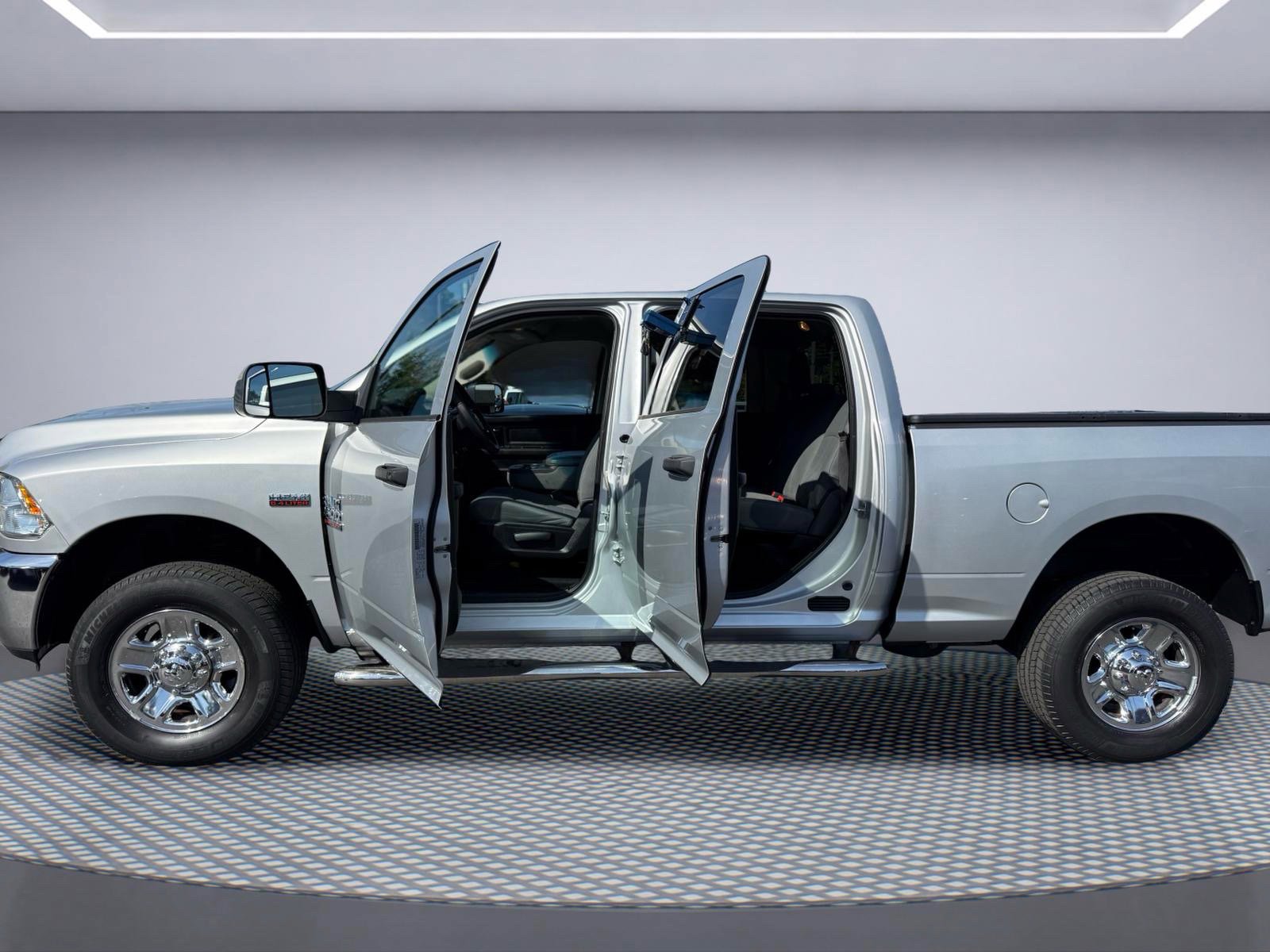 Used 2018 RAM 2500 Tradesman w/ Chrome Appearance Group AWD/4WD image 15