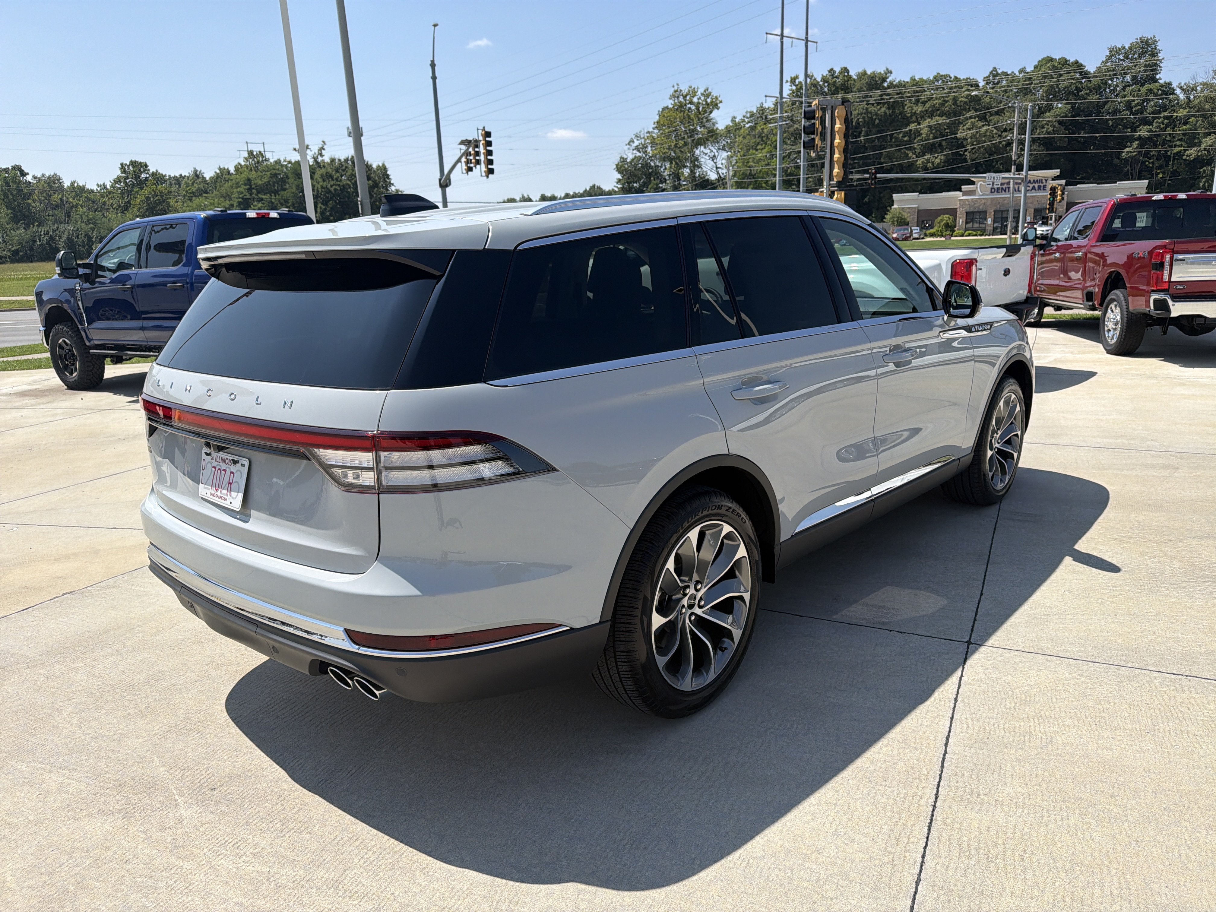 New 2027 Lincoln Aviator AWD image 7
