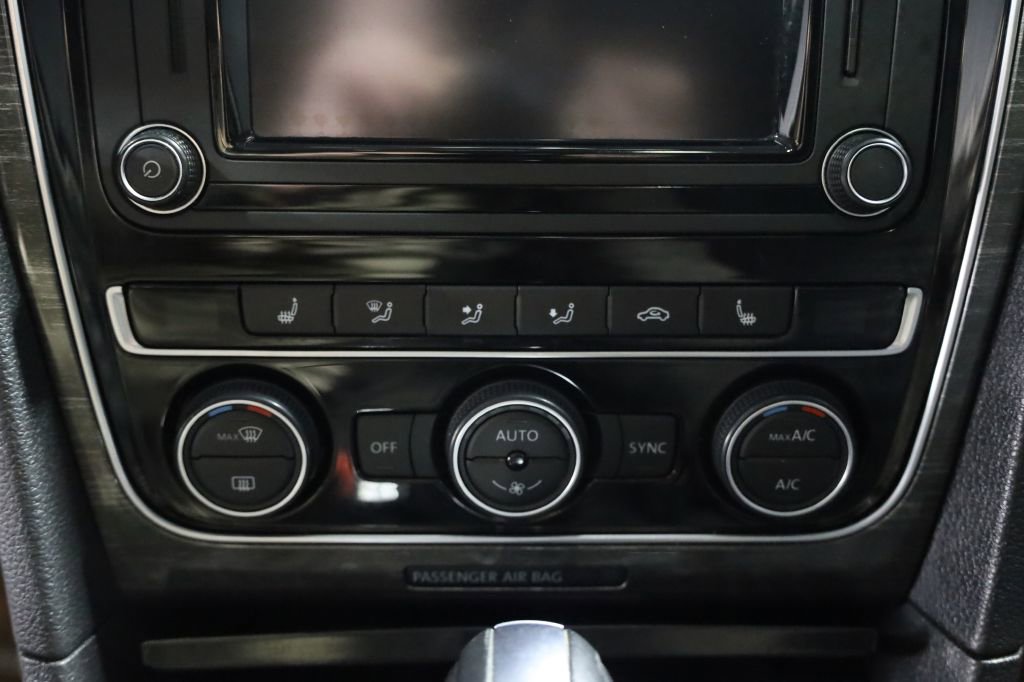 Used 2017 Volkswagen Passat 1.8T SEL Premium image 25