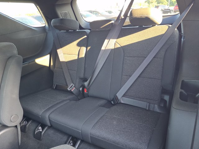 Used 2025 Chevrolet Traverse LT FWD image 12
