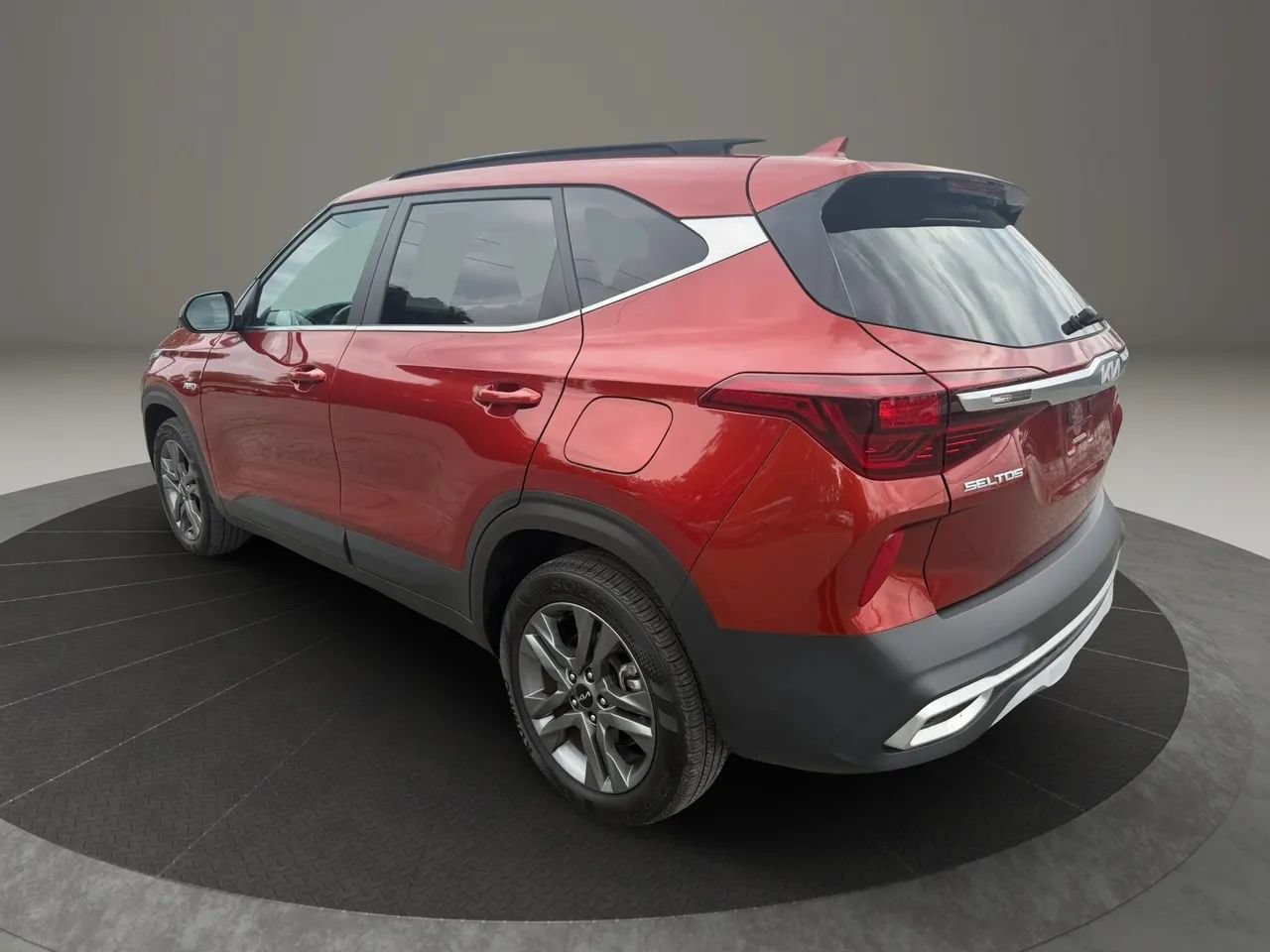 Used 2023 Kia Seltos S AWD/4WD image 7